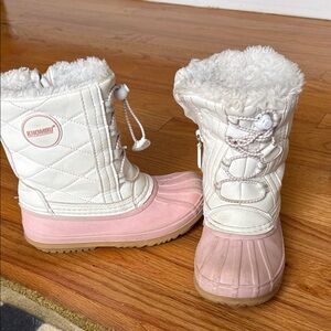 Khombu Pink and White Quilted Winter Boots